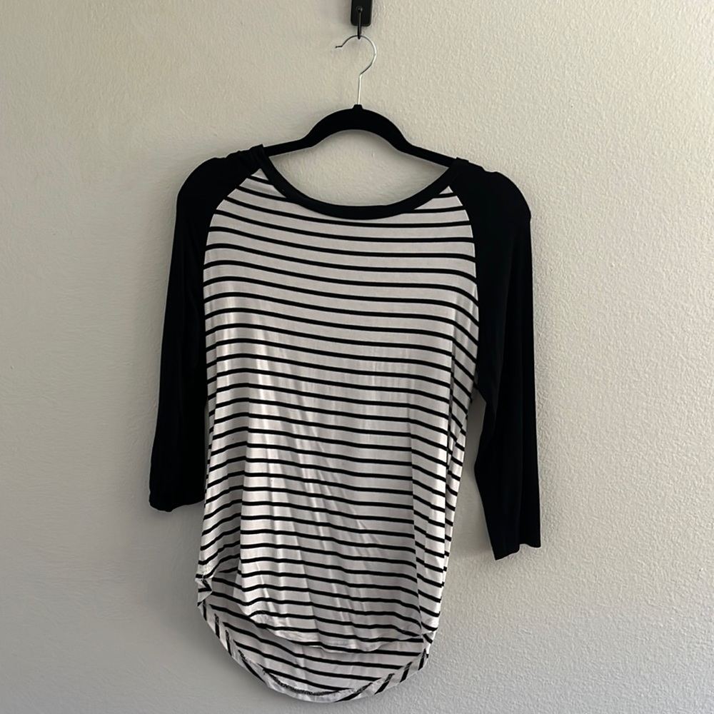 Infitty • Black &‎ White Stripe Baseball Tee